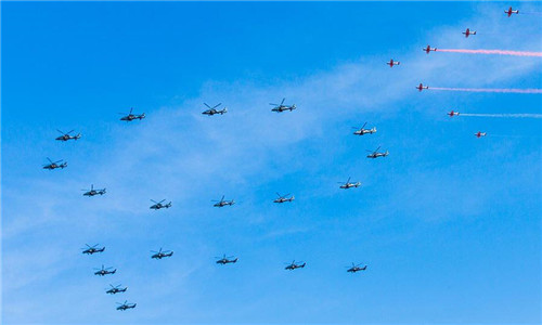 图2-大阅兵中的战机梯队.jpg